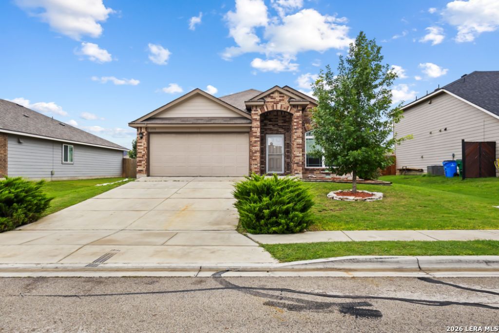 1533 Redbridge Dr, Seguin, TX 78155 Main Photo