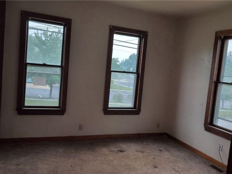 581 Allyn Street, Akron, OH 44311 Photo 4