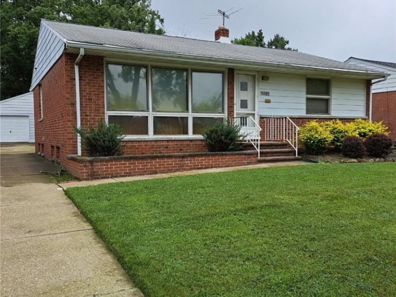 15909 Steinway Boulevard, Maple Heights, OH 44137 Photo 1