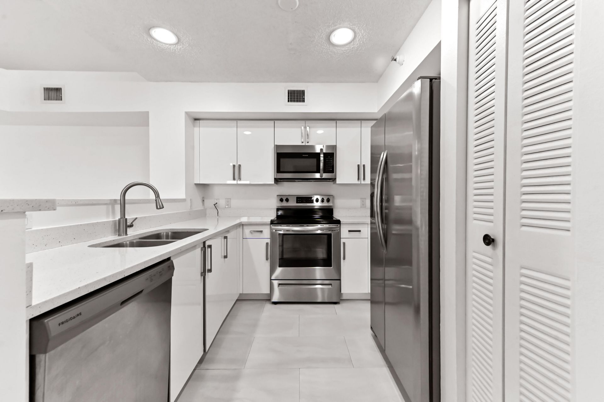 140 Yacht Club Way, Unit 307, Hypoluxo, FL 33462 Photo