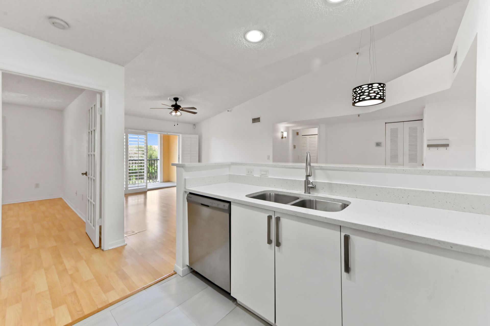 140 Yacht Club Way, Unit 307, Hypoluxo, FL 33462 Photo