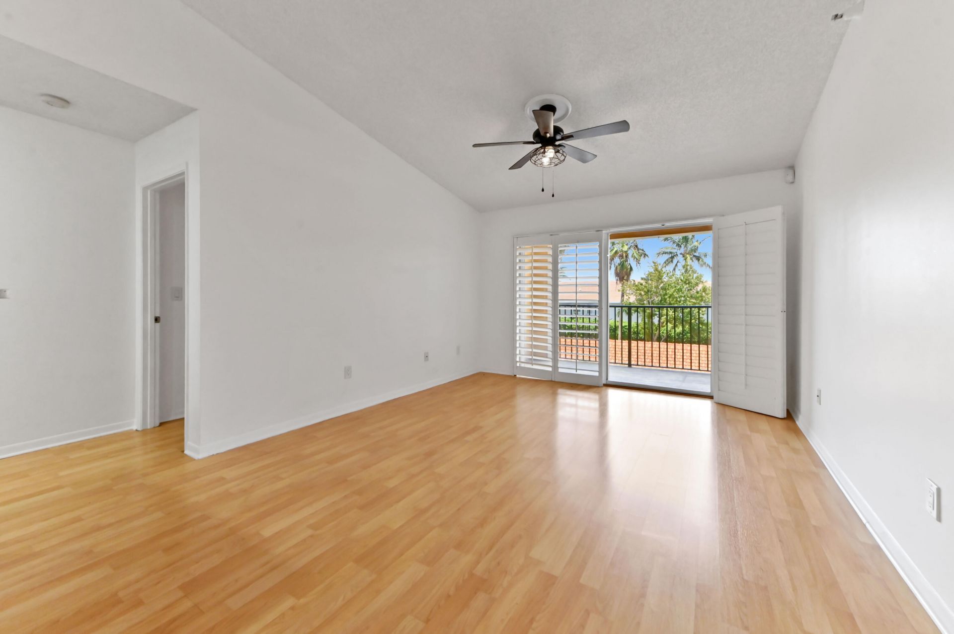 140 Yacht Club Way, Unit 307, Hypoluxo, FL 33462 Photo