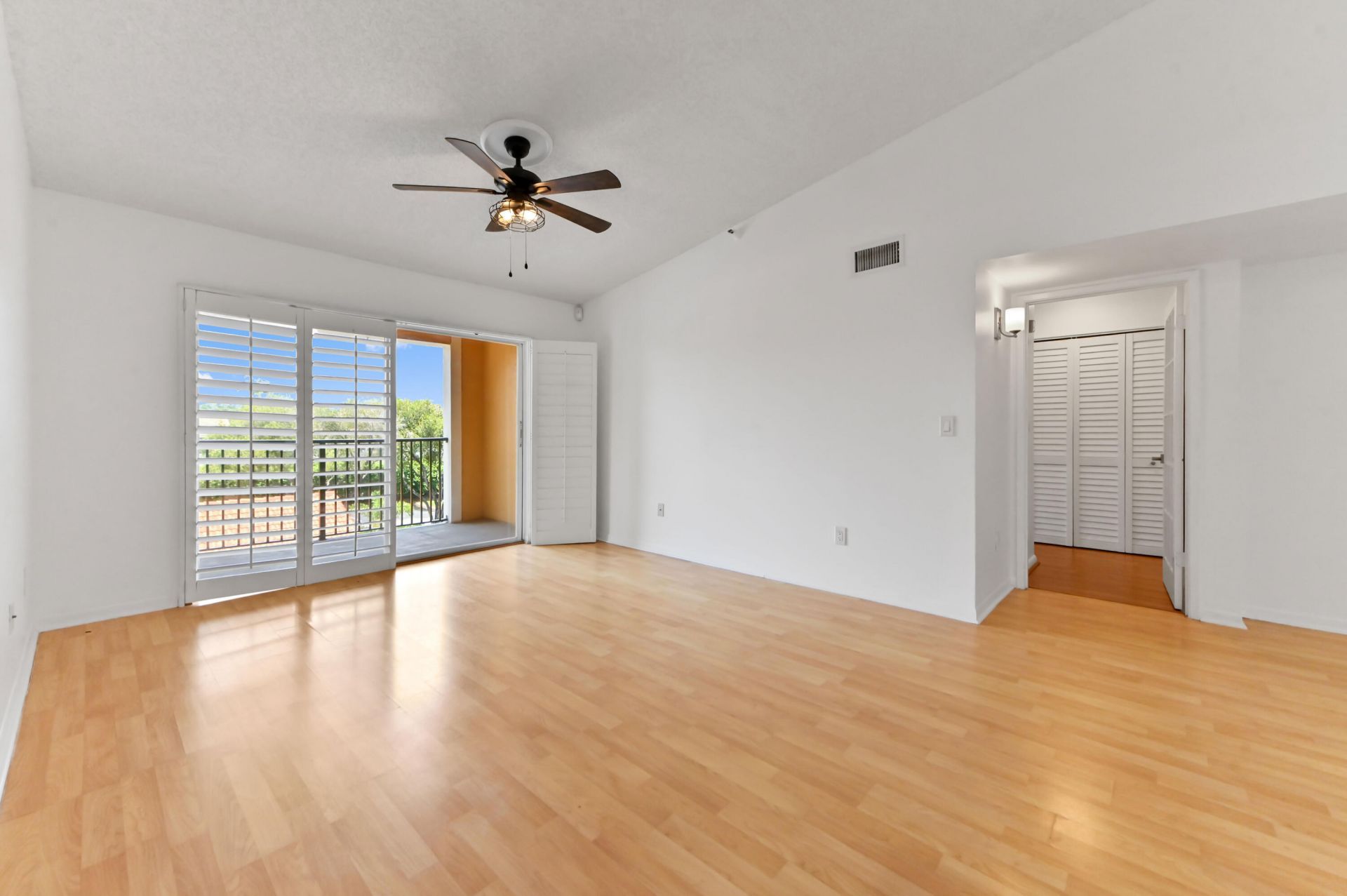 140 Yacht Club Way, Unit 307, Hypoluxo, FL 33462 Photo