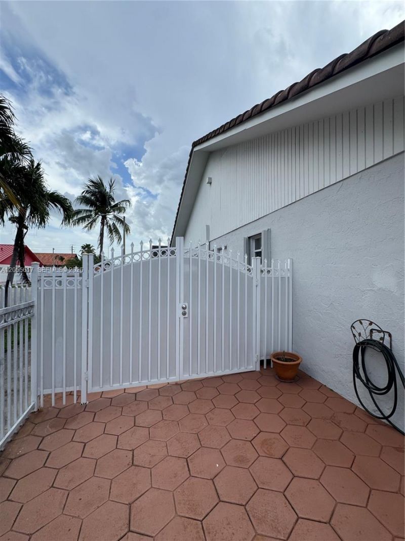 5791 W 21st Ave, Hialeah, FL 33016 Photo