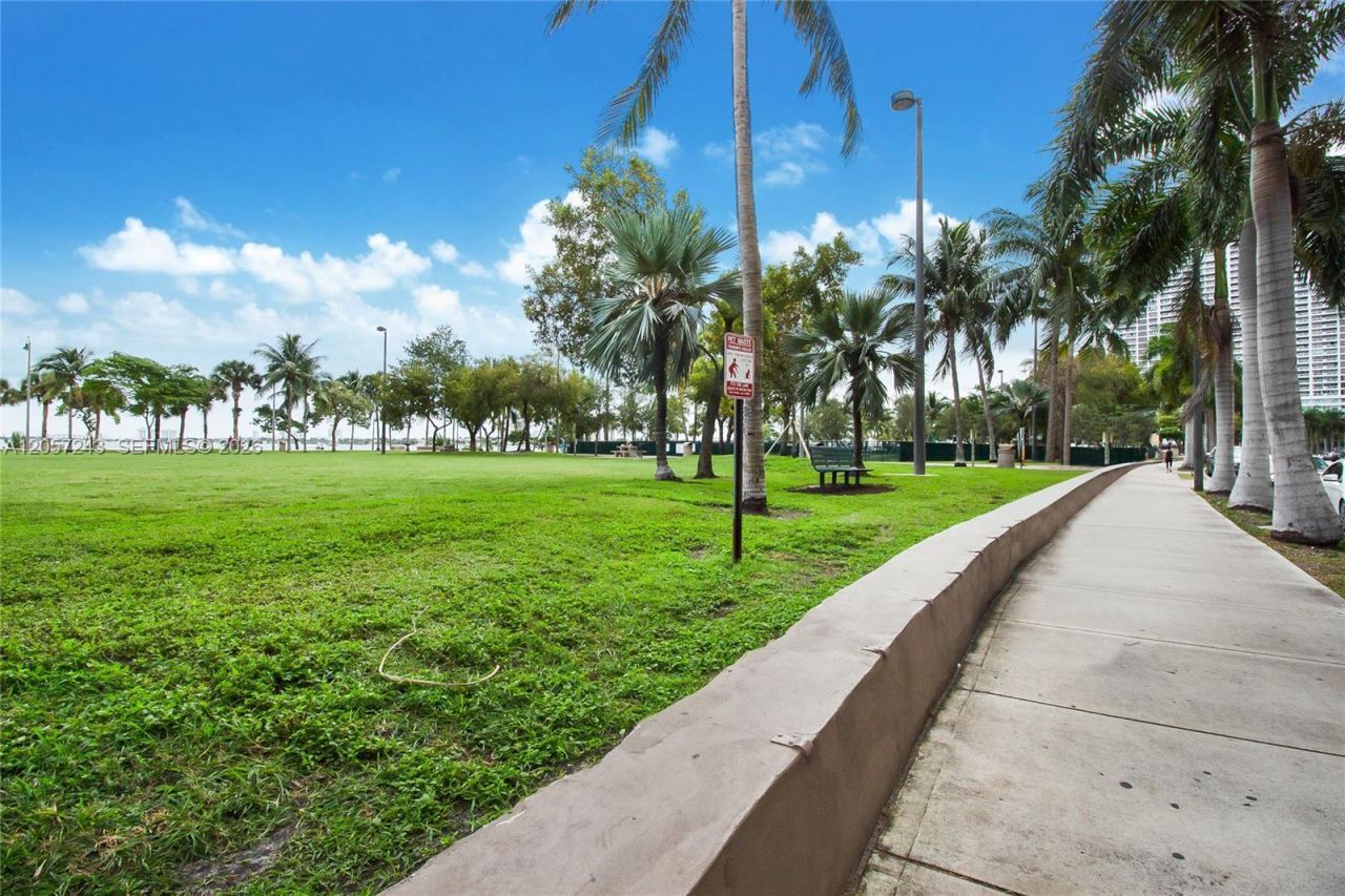 2000 N Bayshore Dr, Unit 626, Miami, FL 33137 Photo