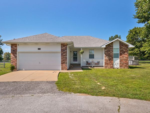 405 Lynn Drive, Clever, MO 65631