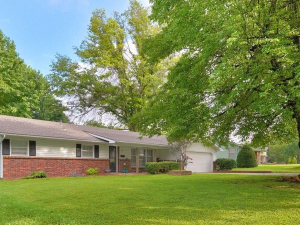 2711 S Claremont Avenue , Springfield, MO 65804
