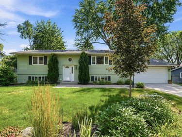 3224 Hillsboro Avenue N, New Hope, MN 55427