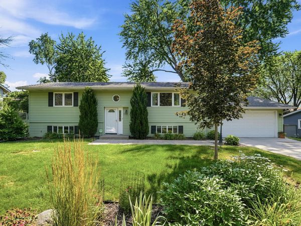 3224 Hillsboro Avenue N, New Hope, MN 55427