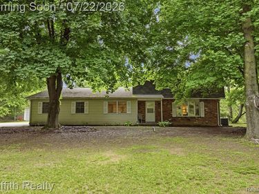 10591 Silver Lake Road, Green Oak Twp, MI 48116