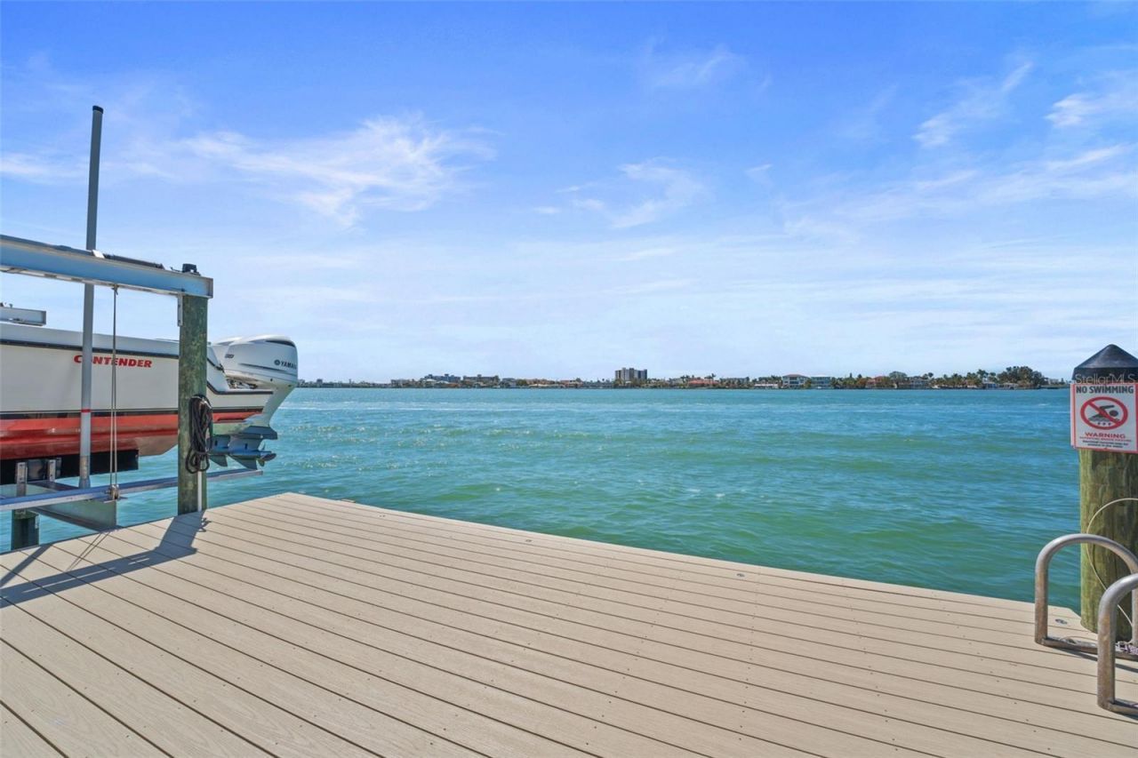 11050 7th Street E, Treasure Island, FL 33706 Photo