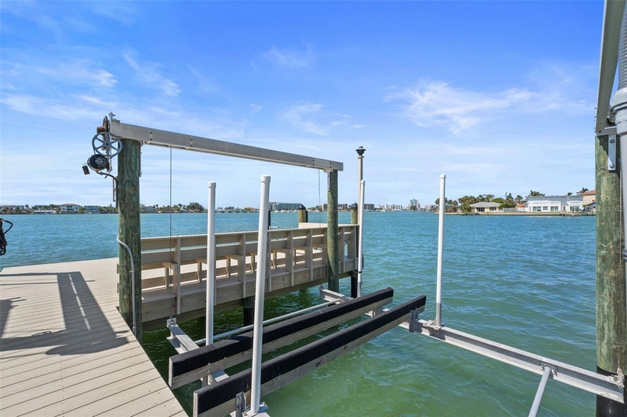 11050 7th Street E, Treasure Island, FL 33706 Photo