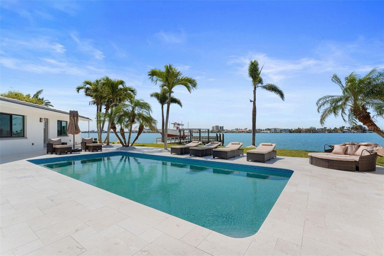 11050 7th Street E, Treasure Island, FL 33706 Photo