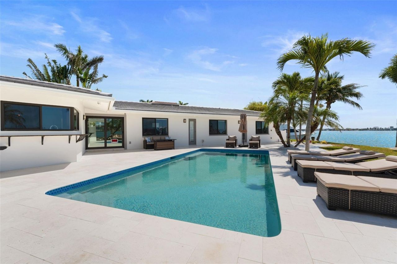 11050 7th Street E, Treasure Island, FL 33706 Photo
