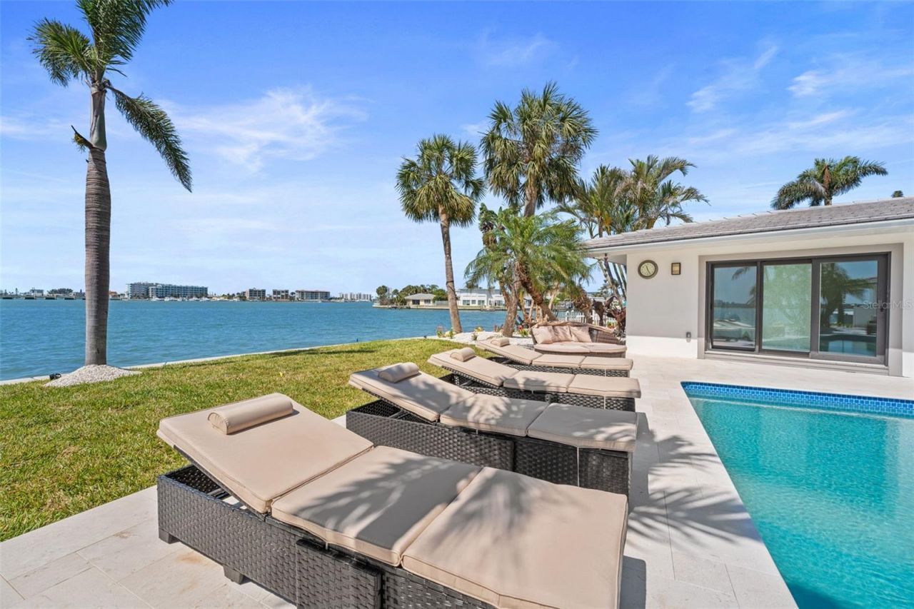11050 7th Street E, Treasure Island, FL 33706 Photo
