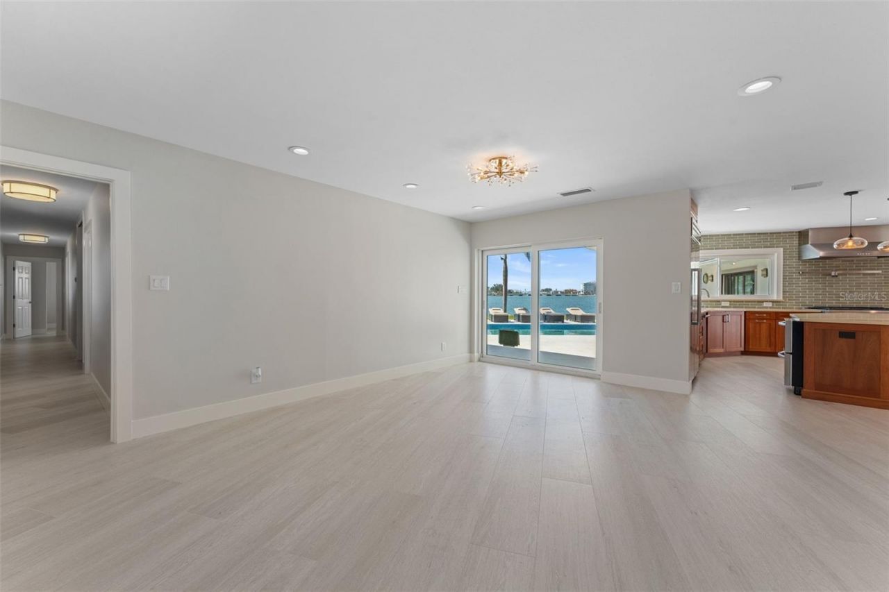 11050 7th Street E, Treasure Island, FL 33706 Photo