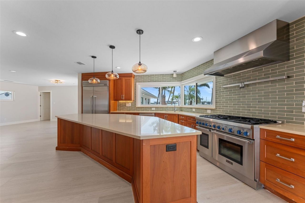 11050 7th Street E, Treasure Island, FL 33706 Photo