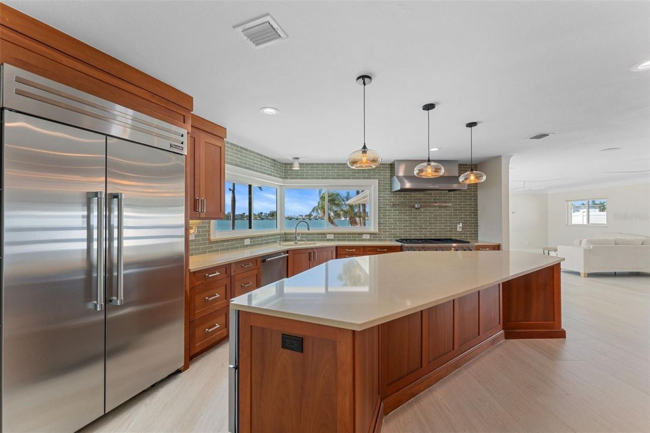 11050 7th Street E, Treasure Island, FL 33706 Photo