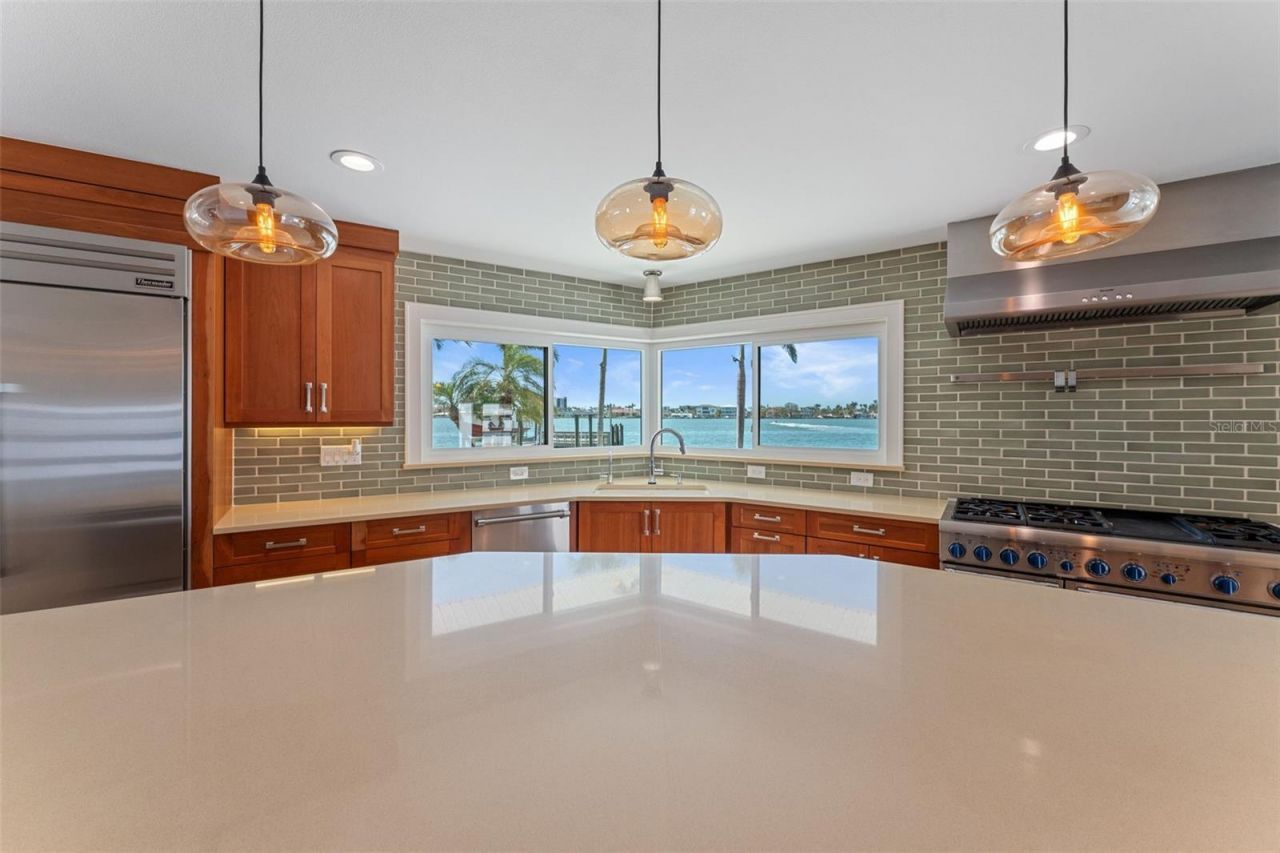 11050 7th Street E, Treasure Island, FL 33706 Photo