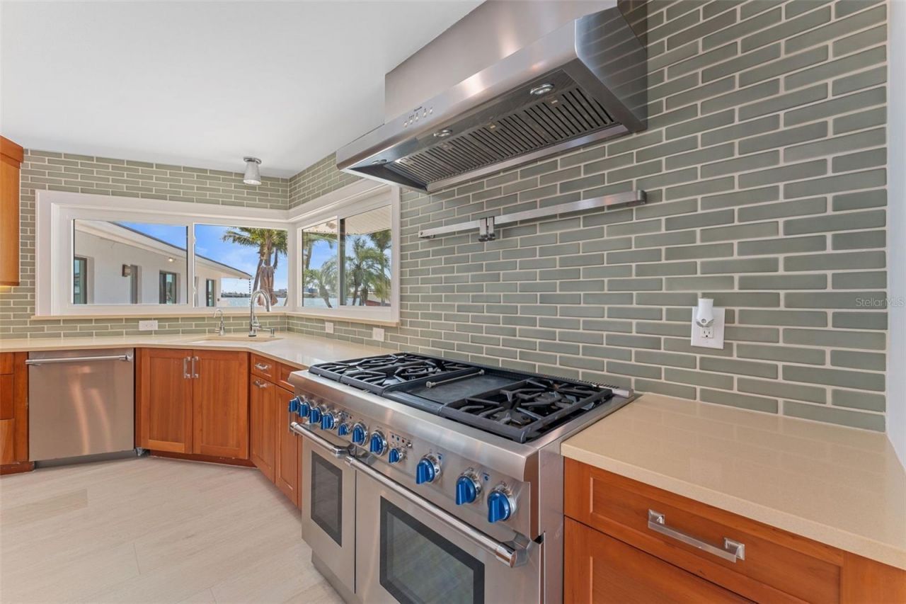 11050 7th Street E, Treasure Island, FL 33706 Photo