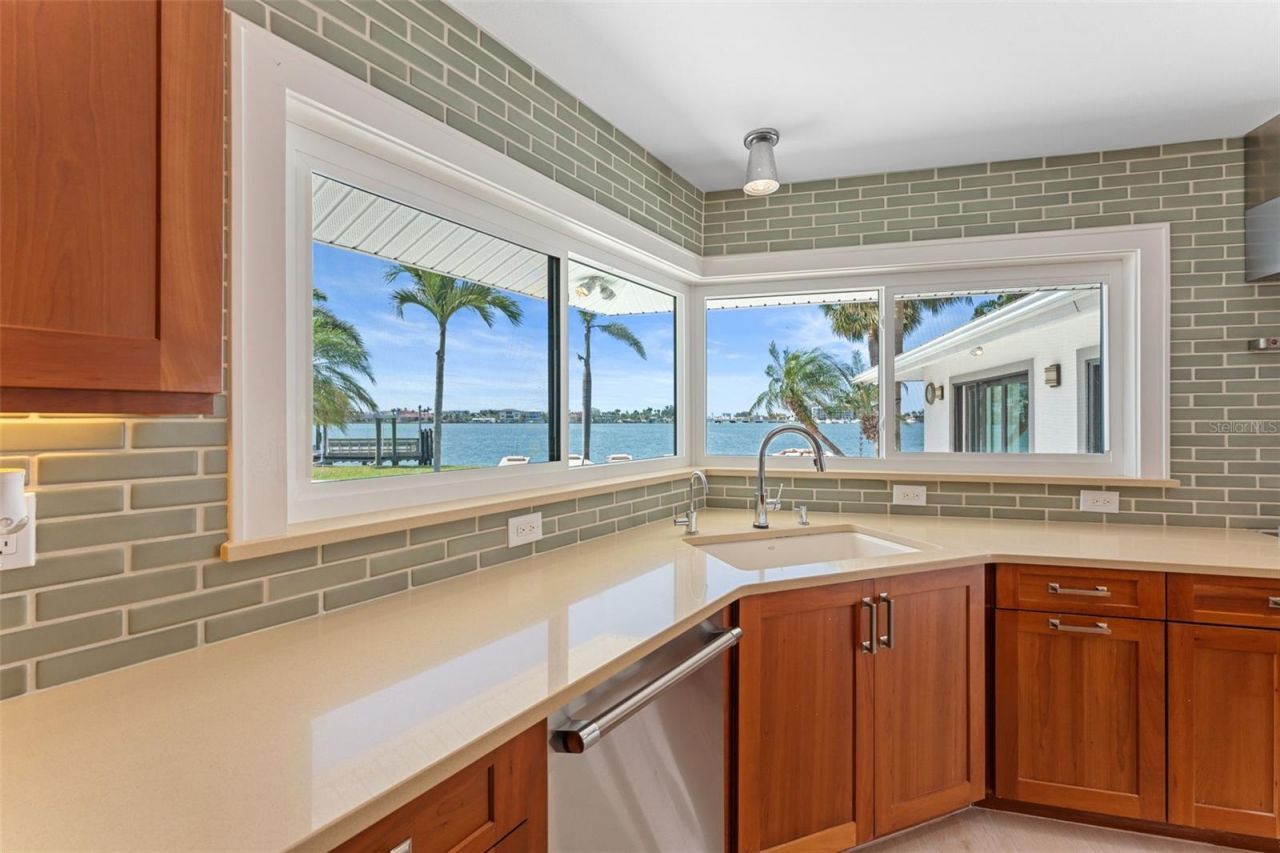 11050 7th Street E, Treasure Island, FL 33706 Photo