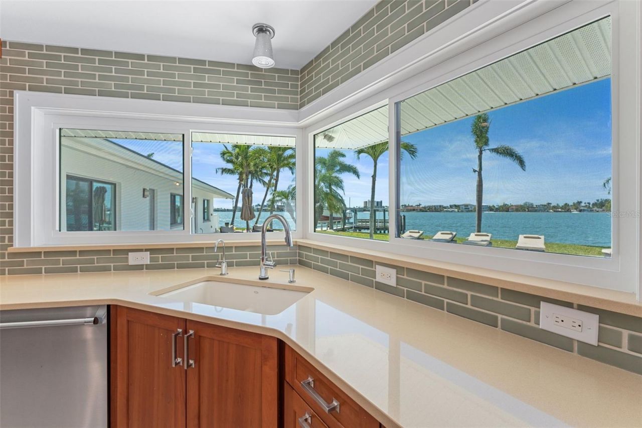 11050 7th Street E, Treasure Island, FL 33706 Photo