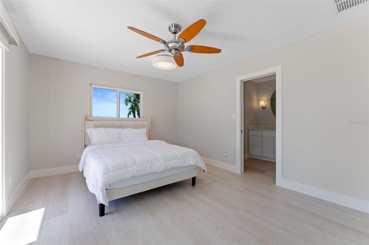 11050 7th Street E, Treasure Island, FL 33706 Photo