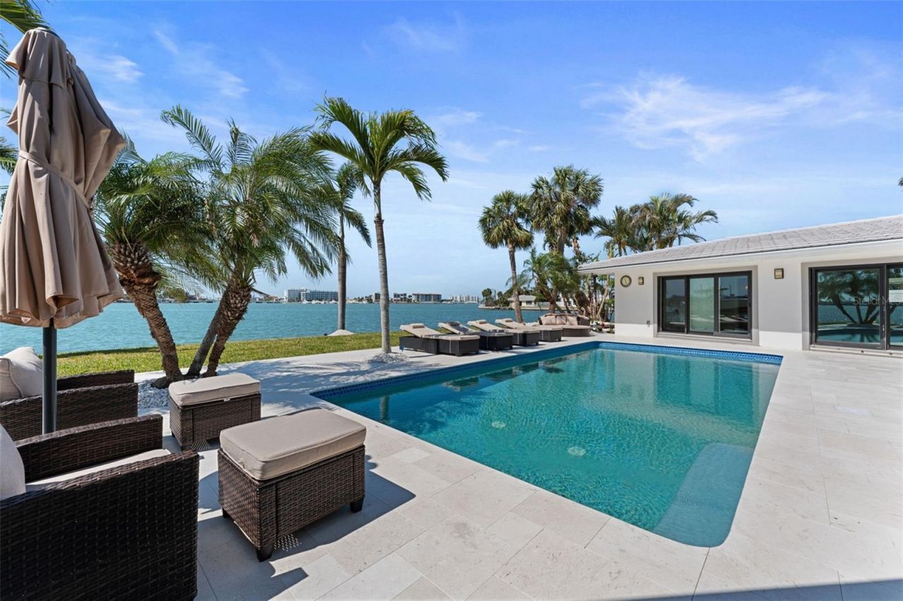 11050 7th Street E, Treasure Island, FL 33706 Photo