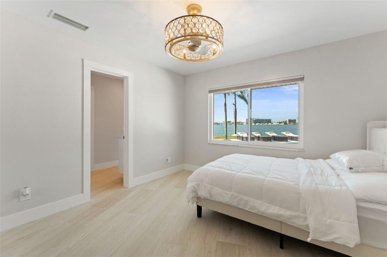 11050 7th Street E, Treasure Island, FL 33706 Photo
