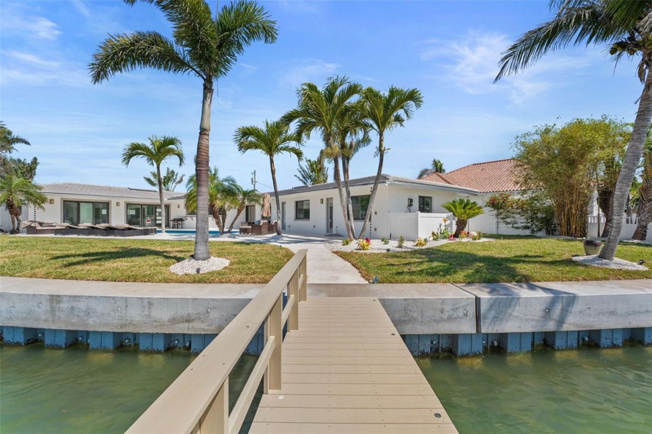 11050 7th Street E, Treasure Island, FL 33706 Photo