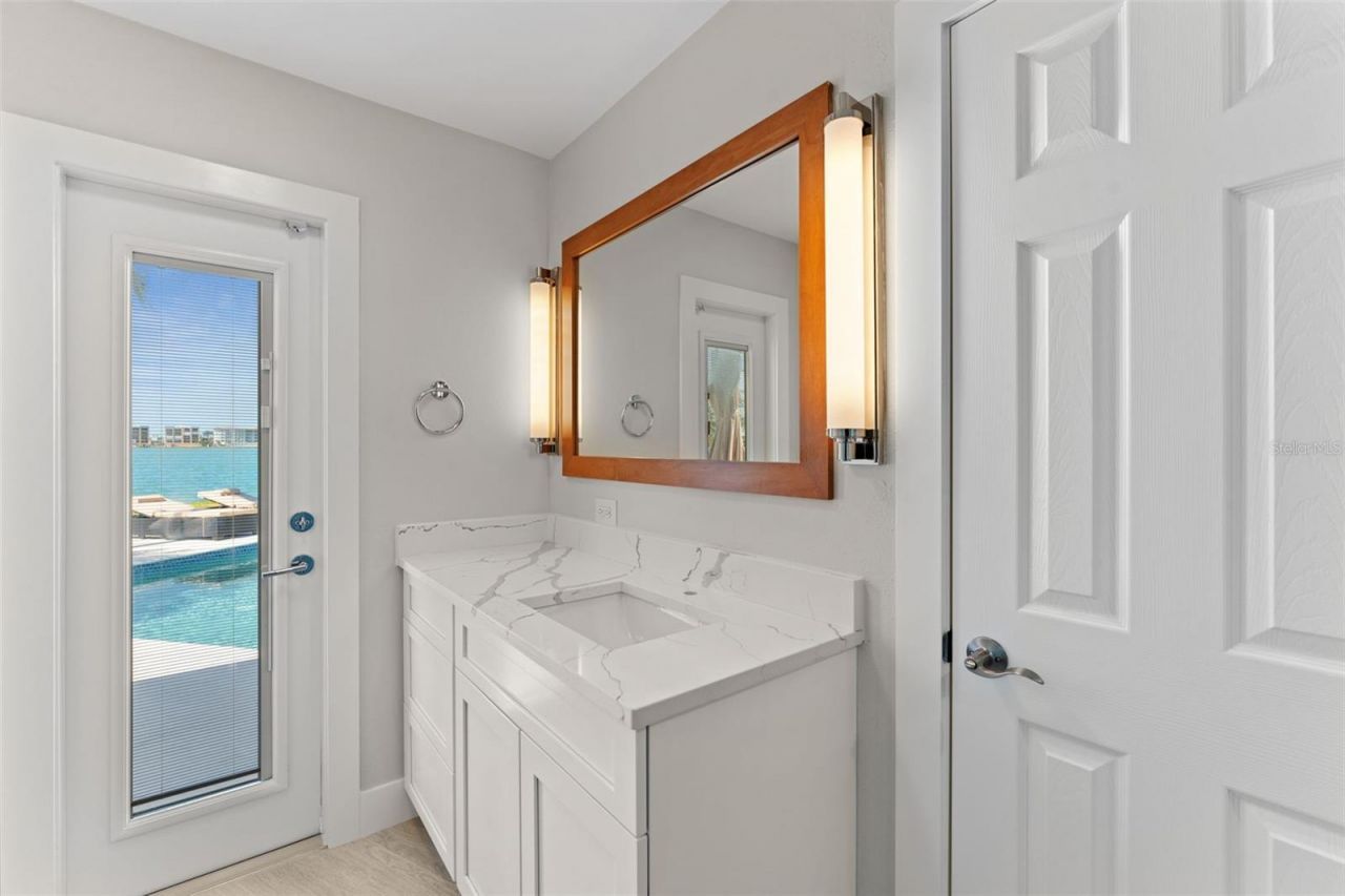 11050 7th Street E, Treasure Island, FL 33706 Photo