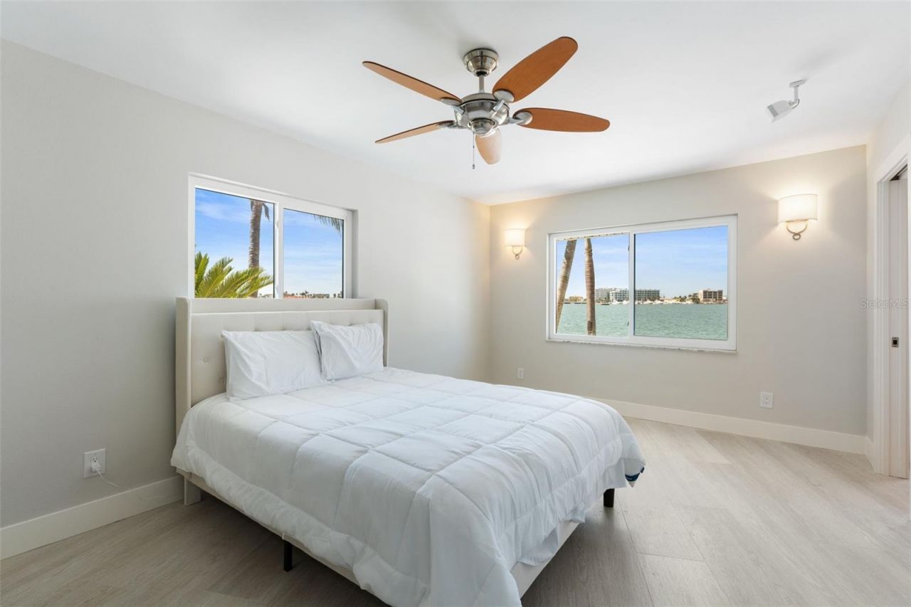 11050 7th Street E, Treasure Island, FL 33706 Photo