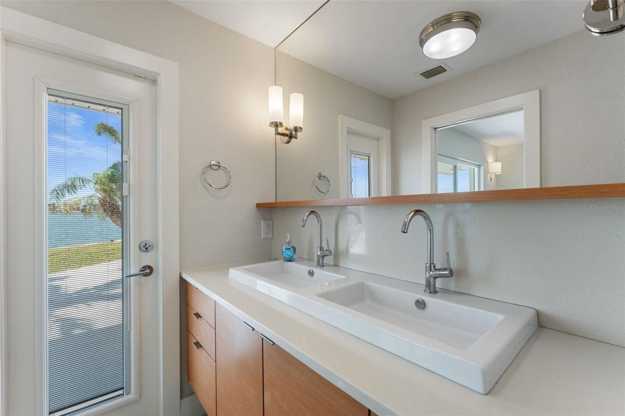 11050 7th Street E, Treasure Island, FL 33706 Photo