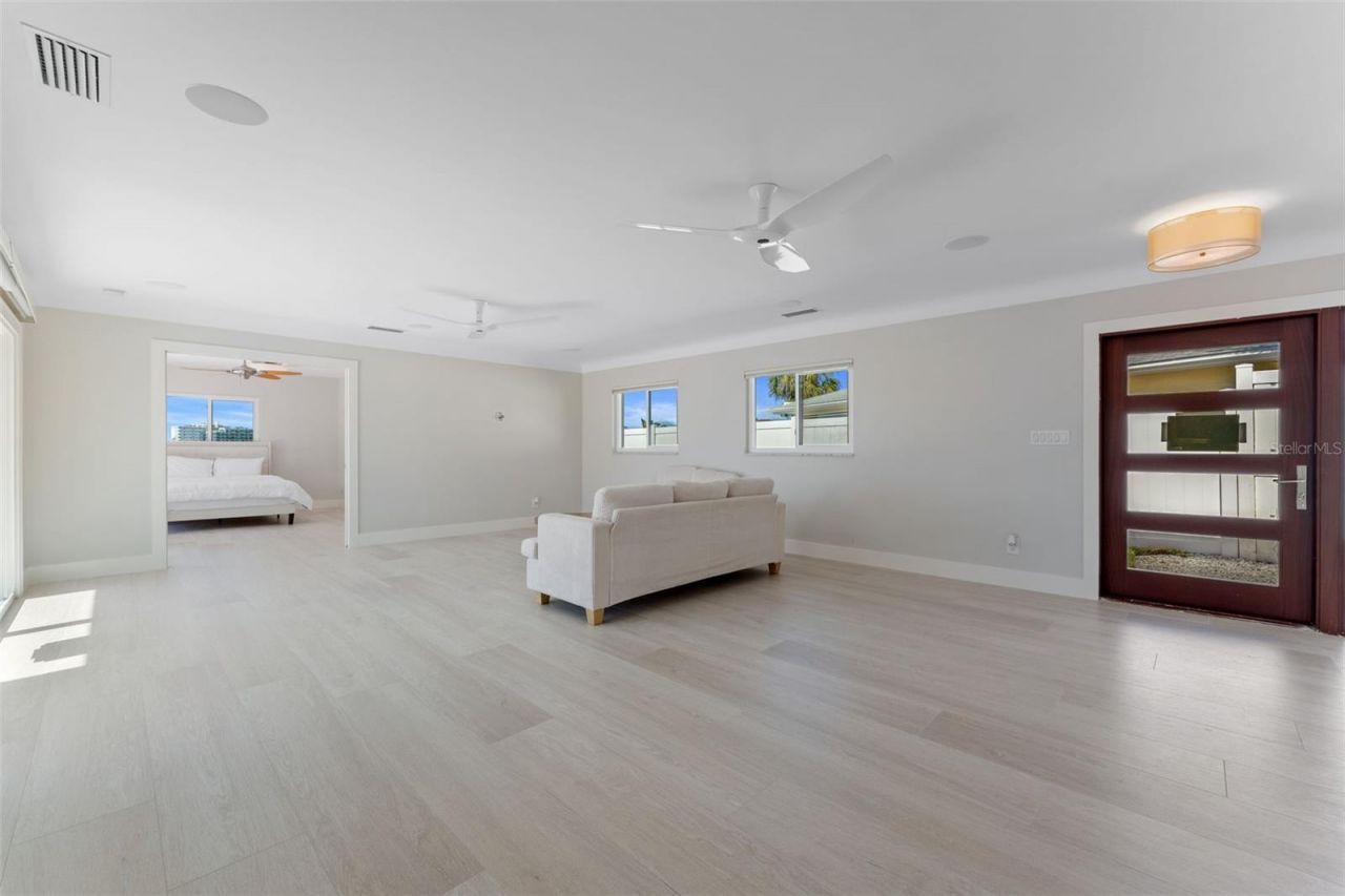 11050 7th Street E, Treasure Island, FL 33706 Photo