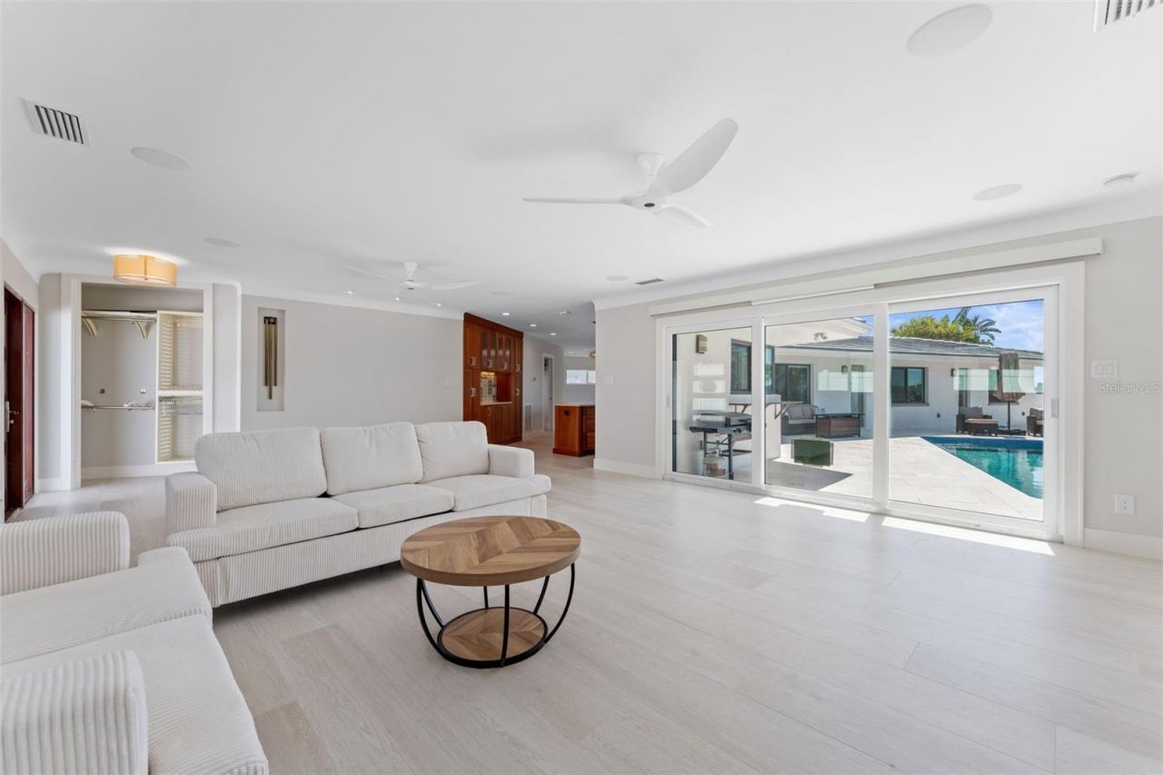11050 7th Street E, Treasure Island, FL 33706 Photo