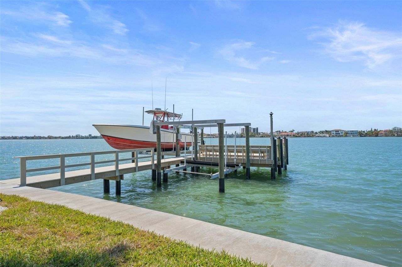 11050 7th Street E, Treasure Island, FL 33706 Photo