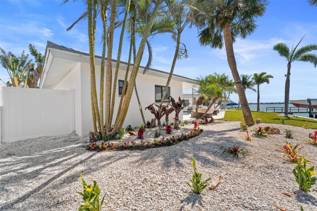 11050 7th Street E, Treasure Island, FL 33706 Photo
