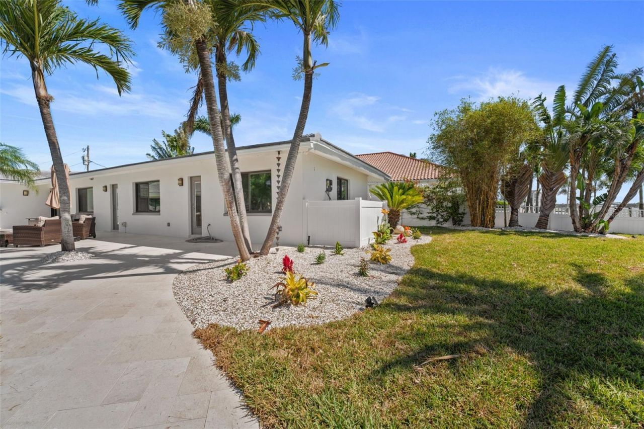 11050 7th Street E, Treasure Island, FL 33706 Photo