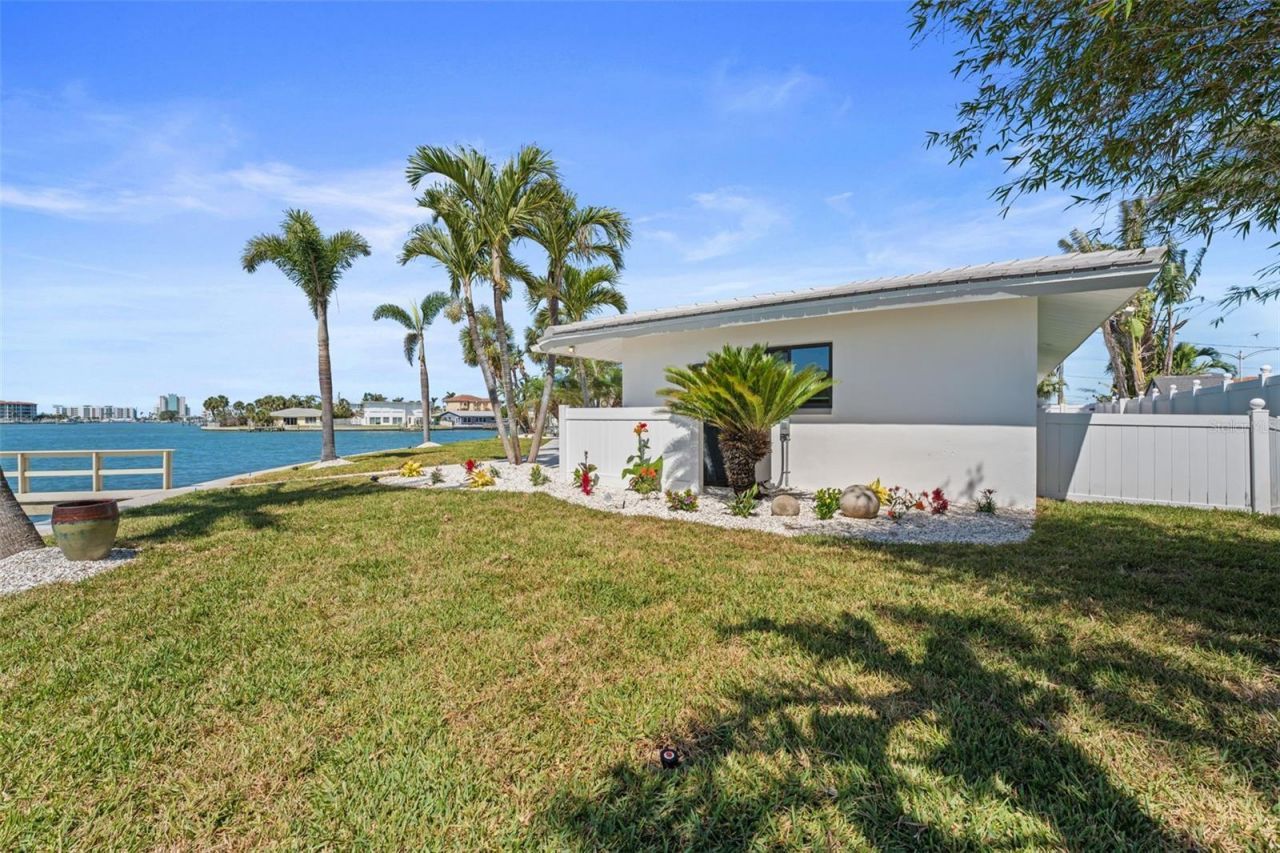 11050 7th Street E, Treasure Island, FL 33706 Photo
