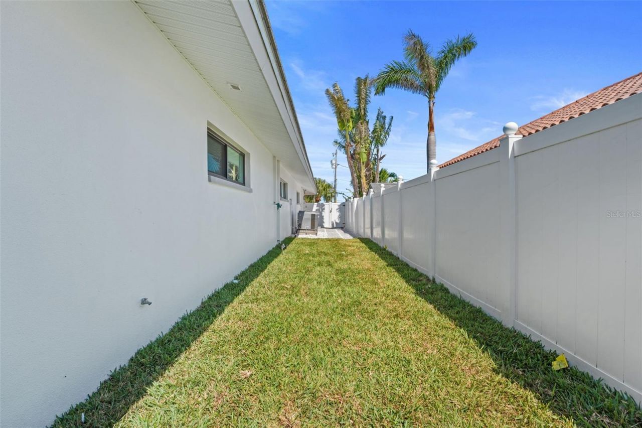 11050 7th Street E, Treasure Island, FL 33706 Photo