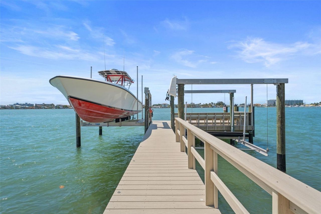 11050 7th Street E, Treasure Island, FL 33706 Photo
