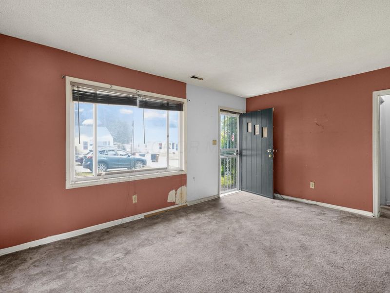 2405 Lindale Road, Columbus, OH 43224 Photo 3