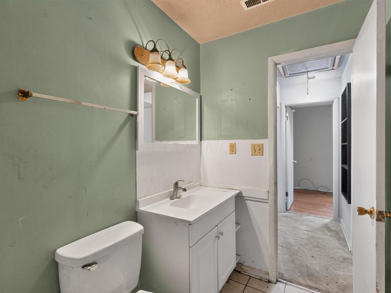 2405 Lindale Road, Columbus, OH 43224 Photo 9