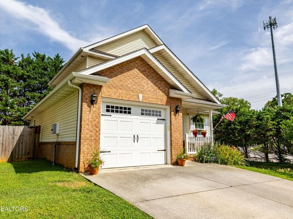 1004 Lennox Circle, Maryville, TN 37803