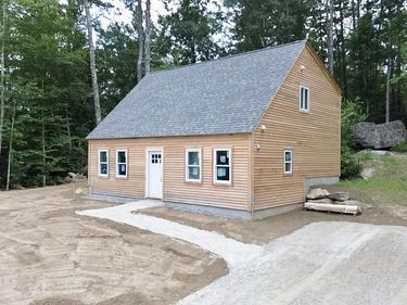 92 Long Shores Drive, Barrington, NH 03825