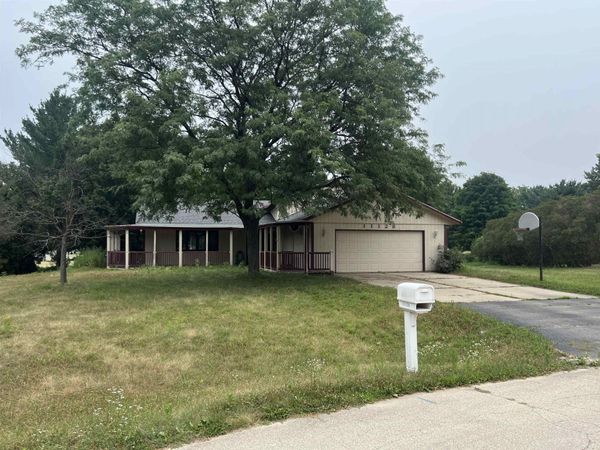 11128 Cedar Brook Road, ROSCOE, IL 61073