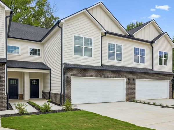 1064 Stagecoach Dr , White House, TN 37188