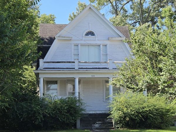 522 E Main Street , Benton, IL 62812