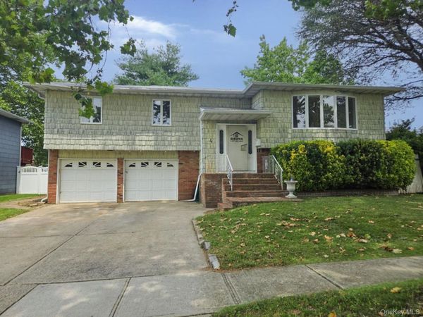 4 Broadfield Place , Glen Cove, NY 11542