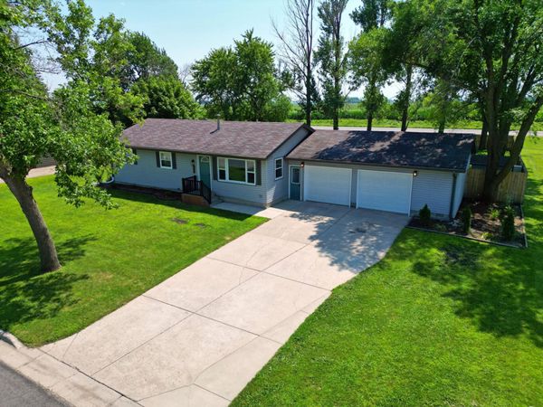 916 Birch Avenue W, Hector, MN 55342